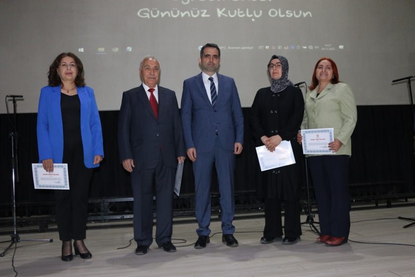 Kozan'da 24 Kasım Öğretmenler Günü Kutlandı