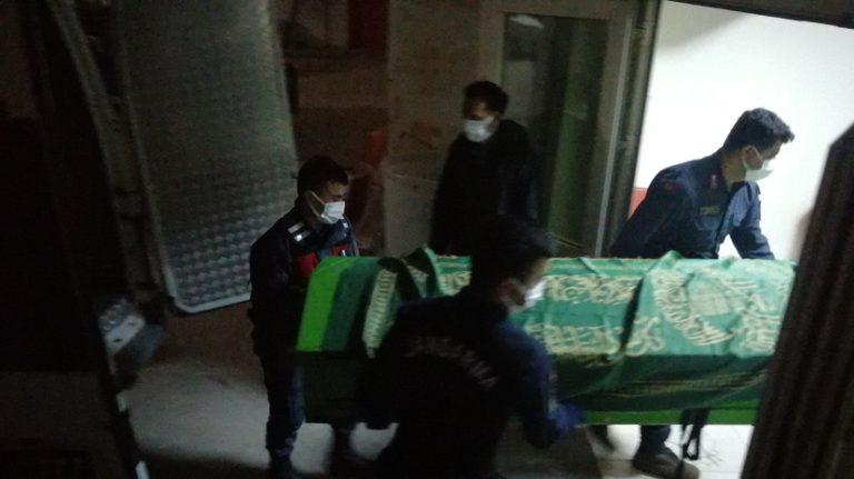 Kozan’da 1 kişi ölü bulundu