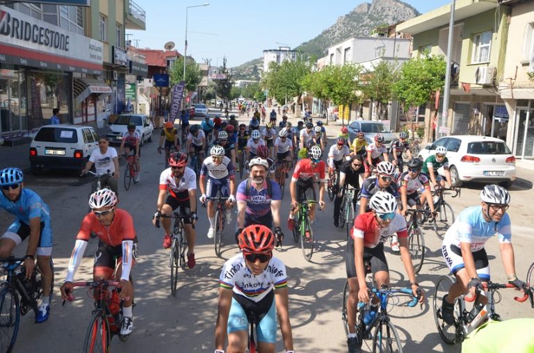Kozan’da 80 Sporcunun katılımı ile Kurtuluş Bisiklet yarışları yapıldı