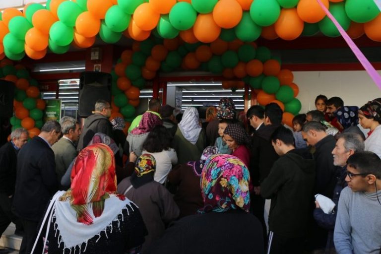 Çarşımpark AVM Marketler Zinciri Görkemli Bir Törenle Açıldı