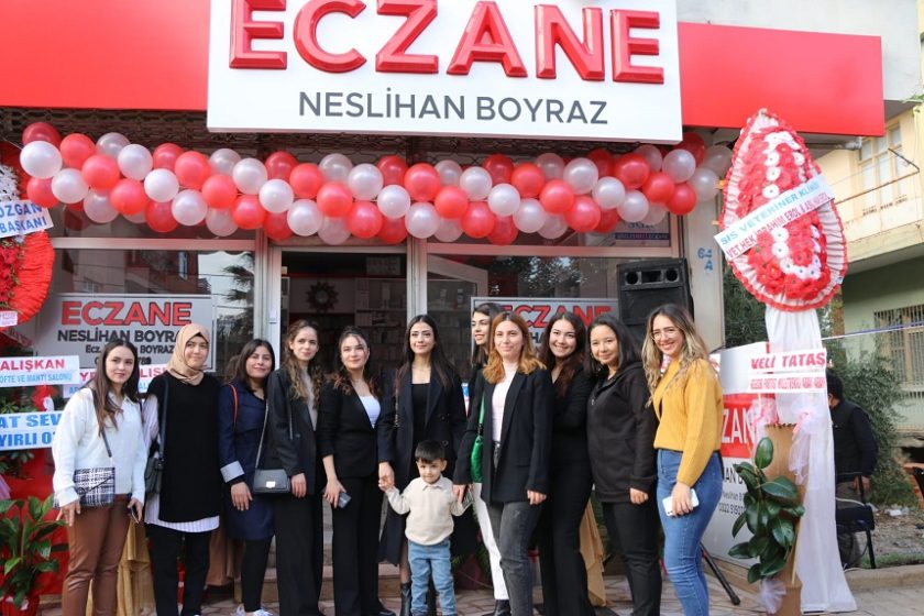 Kozan’ın 54. Eczanesi olan Neslihan Boyraz Eczanesi Açıldı.
