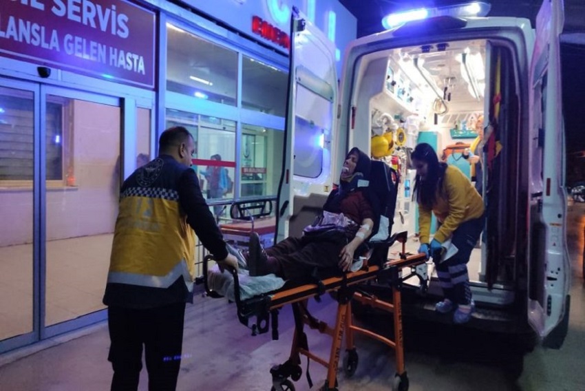 Kozan'da Cenazeye Giderken Kaza Yapan Araçta 3 Kişi Yaralandı