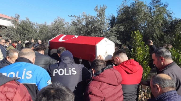 Depremde hayatını kaybeden polis memuru Halil Duran Kozan’da eşi ise Kırşehir’de Toprağa verildi