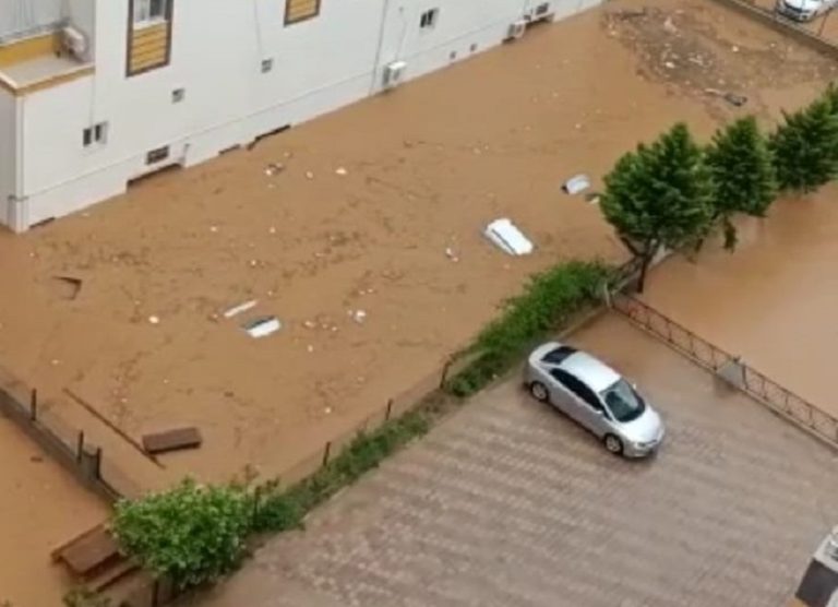 Kozan’da Şiddetli Sağanak Yağış