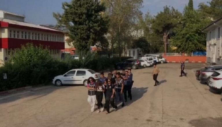 Kozan’da Bir Kafeye Silahlı Saldırı: 4 Kişiden 1’i Tutuklandı, 3 Kişi Serbest bırakıldı