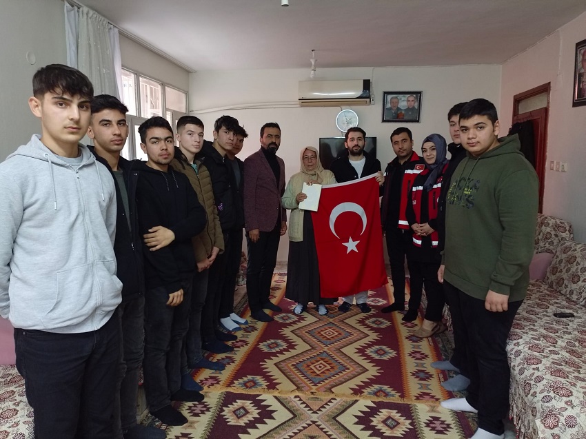 Türkiye Gençlik Vakfı Kozan İlçe Temsilciliğinden Şehit Aileleri Ziyareti