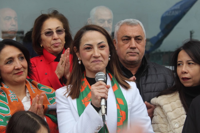 Kozan'ın İlk Kadın Belediye Başkan Adayı Halkla Buluştu