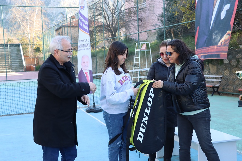 Kozan'da Kış Tenisi Şampiyonası Son Buldu