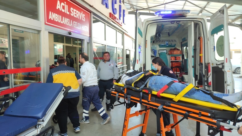 Kozan'da Motosiklet Devrilmesi Sonucu 1'i Ağır 2 Kişi Yaralandı