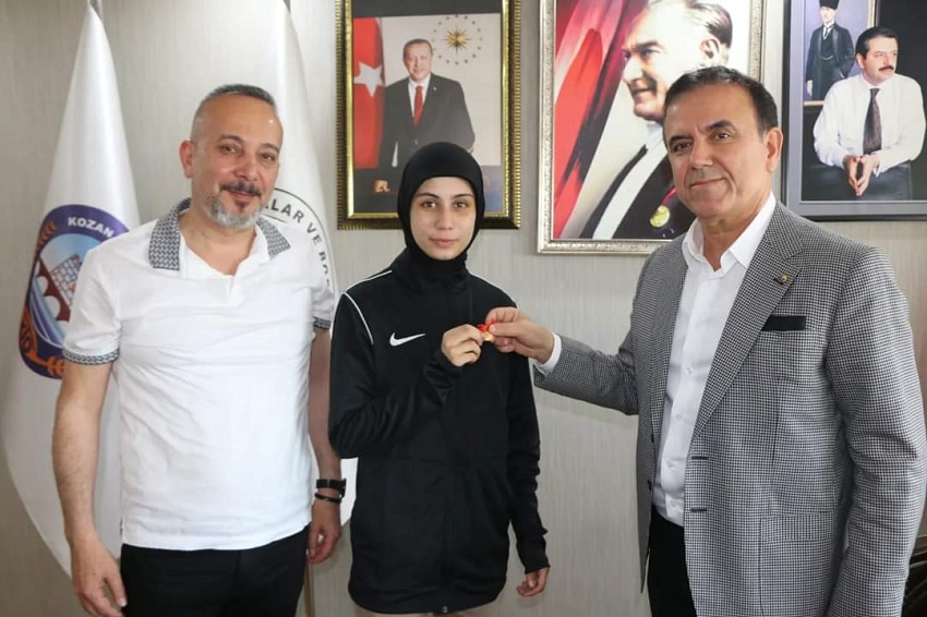 Kozan Ticaret Odası, Şampiyon Boksör Azra Nur Çetin'i Ödüllendirdi