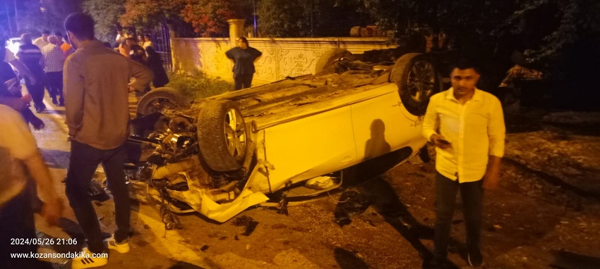 Kozan'da Park Halindeki Otomobile Çarpan Araçtaki İki Kişi Yaralandı