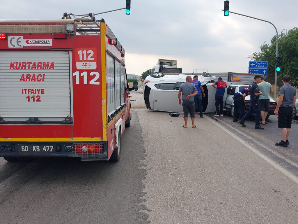 Kozan Kadirli Yolunda Trafik Kazası 3 Kişi Yaralandı