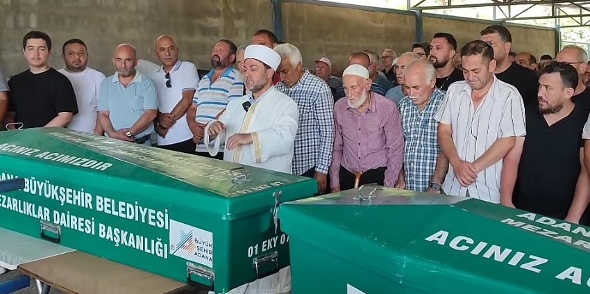 Adana'da Göle Otomobiliyle Düşerek Vefat Eden Aile Toprağa Verildi