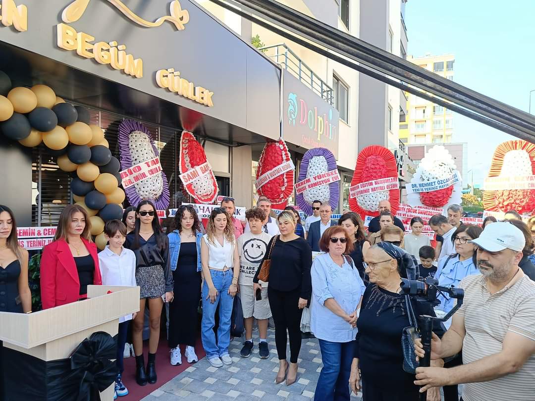 Begüm Gürlek Diyetisyenlik ve Danışmanlık Ofisi Açıldı

Diyetisyen Begüm Gürlek’in ofisi düzenlenen bir açılış töreniyle hizmete girdi. Açılışa Kozan Devlet Hastanesi Başhekimi Ahmet Çağlar Bozkurt, hastanede görev yapan doktorlar ve çok sayıda vatandaş katıldı. 

Bahçeşehir Üniversitesi 2023 mezunu olan Gürlek, Andıl Caddesi, Total Petrol yanında yer alan ofisinde danışanlarını kabul etmeye başladı.

Kadıoğlu Komisyon Evi sahibi İsmail Gürlek’in kızı olan Begüm Gürlek, alanında uzman bir diyetisyen olarak hizmet verecek. 

Açılışta, katılımcılar diyet ve sağlıklı yaşam üzerine bilgi alırken, Gürlek’in bu alanda Kozan’a değer katacağı vurgulandı.

Yeni ofisiyle Kozan halkına hizmet sunacak olan Diyetisyen Begüm Gürlek’e çalışmalarında başarılar dileriz.