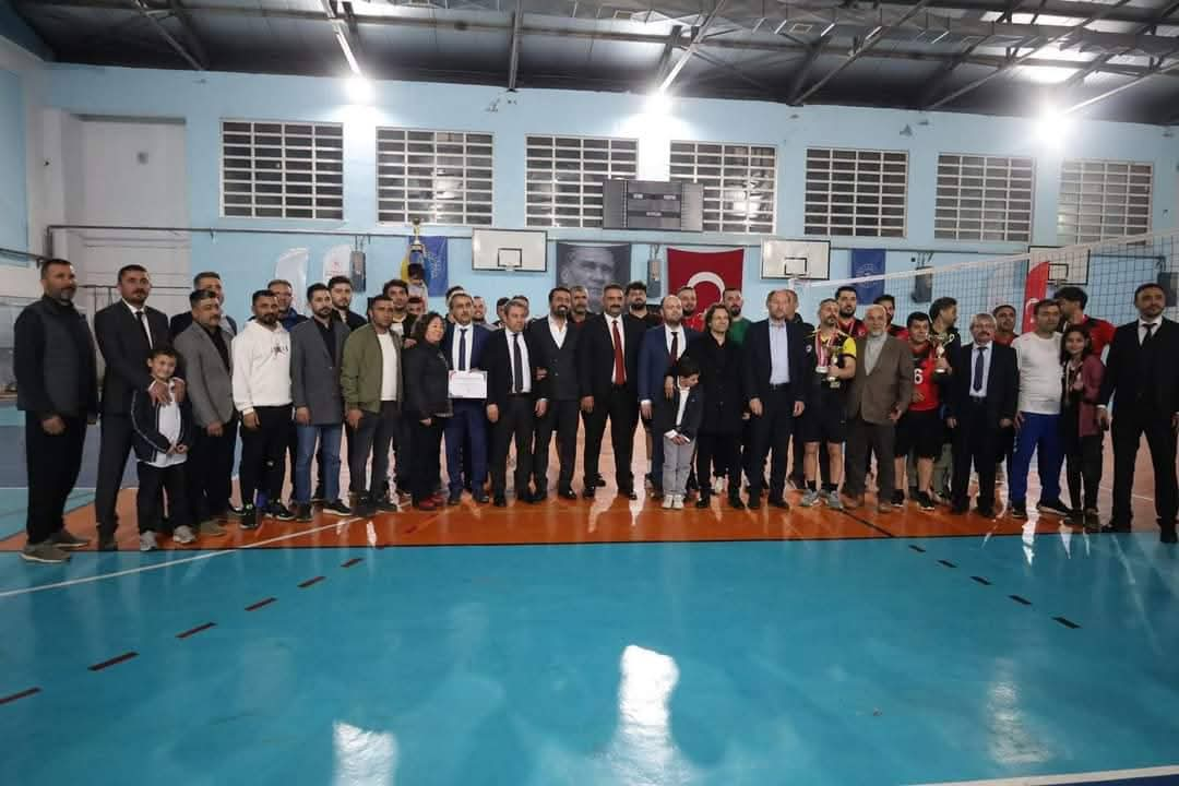 ÖĞRETMENLER GÜNÜNE ÖZEL VOLEYBOL TURNUVASININ ŞAMPİYONU BELLİ OLDU