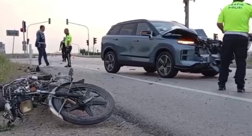 Otomobil ile Motosiklet Çarpıştı: 2 Ağır Yaralı