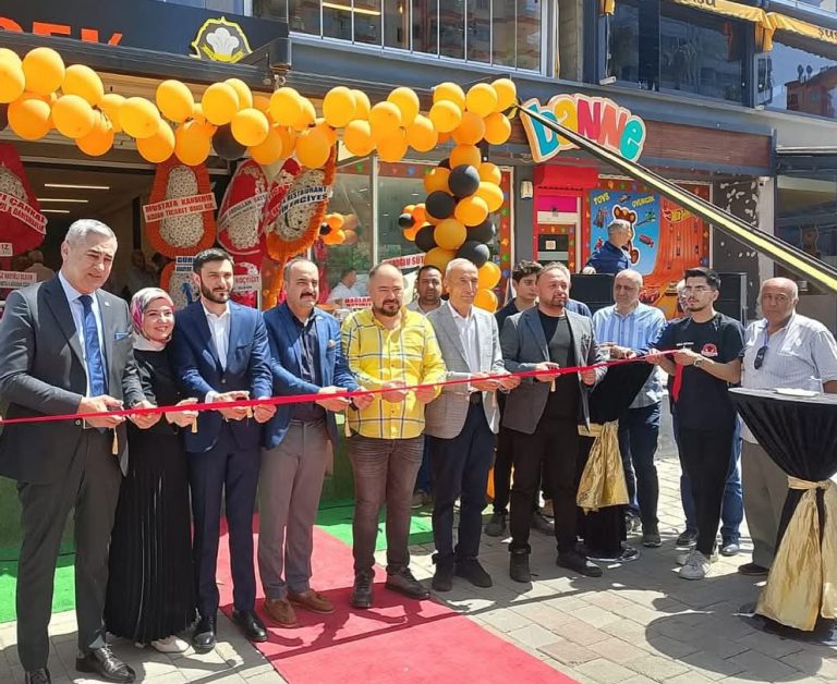 Börek Dünyası ve Sisli Teras Cafe, Harun Abdullah Baysal’ın Katılımıyla Hizmete Açıldı