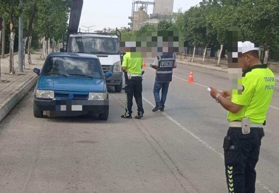 KOZAN’DA GÜVENLİK UYGULAMALARI DEVAM EDİYOR: SUÇ VE SUÇLULARA GEÇİT YOK KOZAN’DA GÜVENLİK UYGULAMALARI DEVAM EDİYOR: SUÇ VE SUÇLULARA GEÇİT YOK