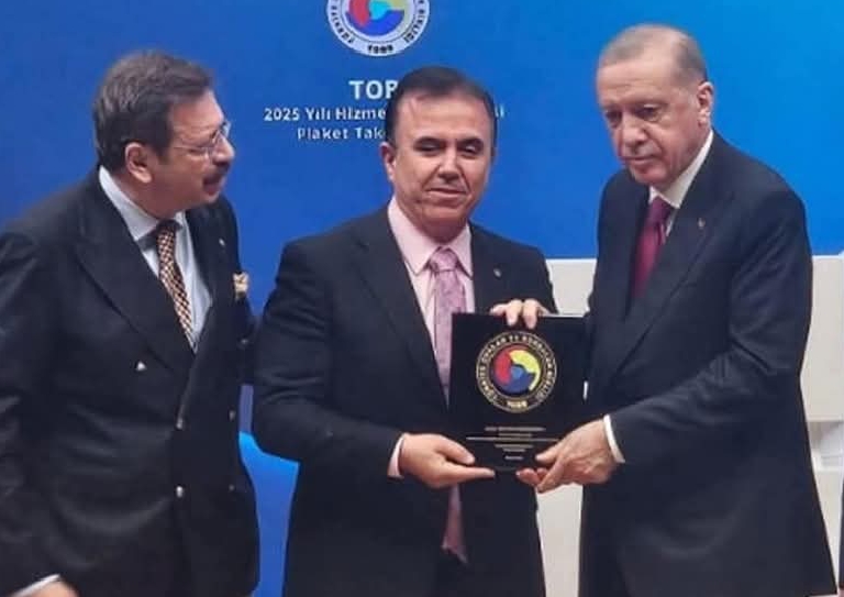 Kozan’ın Gururu: Mustafa Kandemir ve İdris Çevikalp’e “Hizmet Şeref Ödülü”