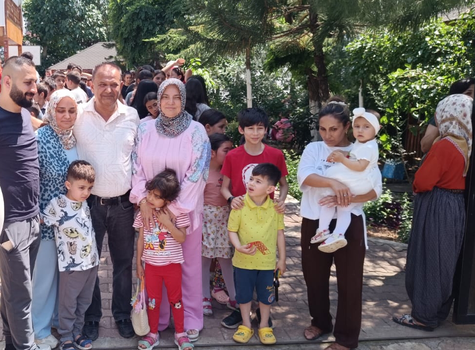 Baysal Ailesi’nin 20 Yıllık Bayram Geleneği Bu Yıl da Devam Etti Baysal Ailesi’nin 20 Yıllık Bayram Geleneği Bu Yıl da Devam Etti