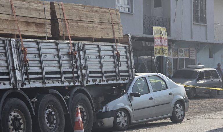 Kozan’da Trafik Kazası: 1 Ölü, 1 Yaralı