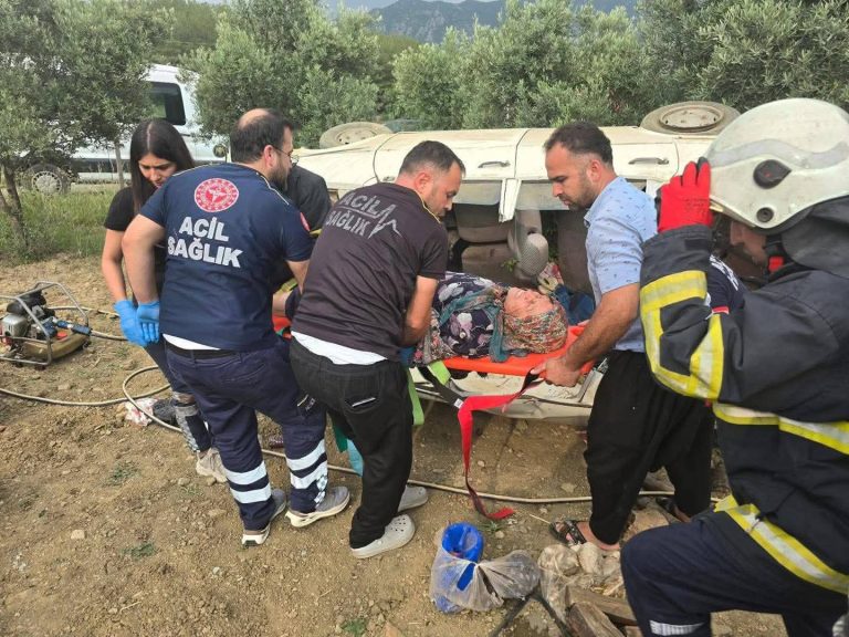 Kozan Yüksekören Kavşağında Kaza: 4 Kişi Yaralandı