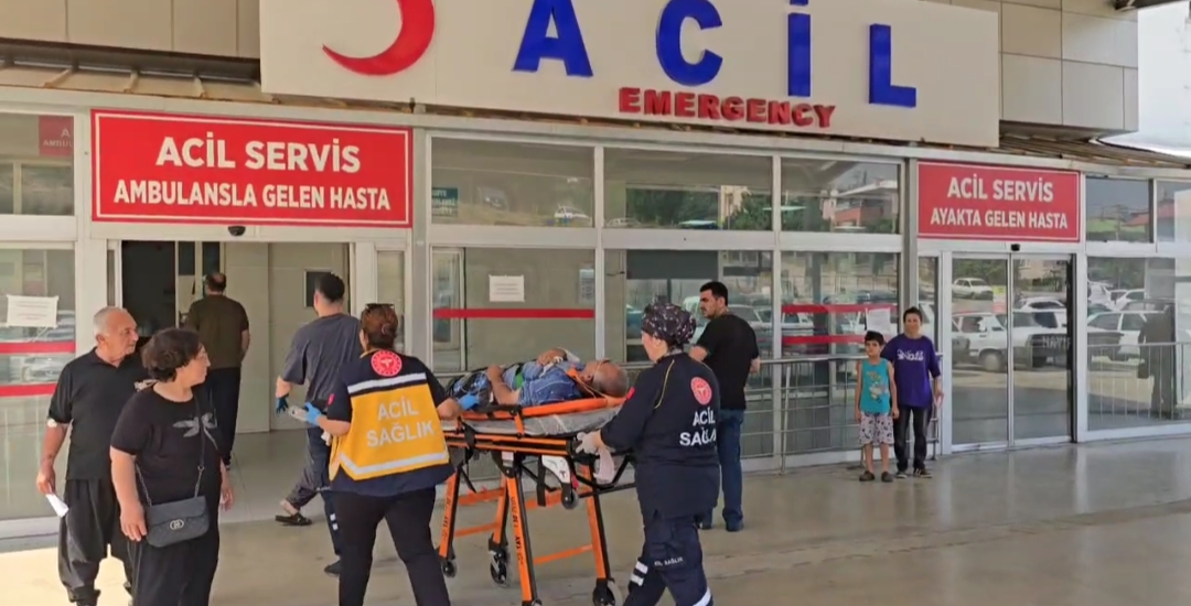 Kozan’da Boyacı Elektrik Akımına Kapıldı: Bir Kişi Yaralandı Kozan’da Boyacı Elektrik Akımına Kapıldı: Bir Kişi Yaralandı