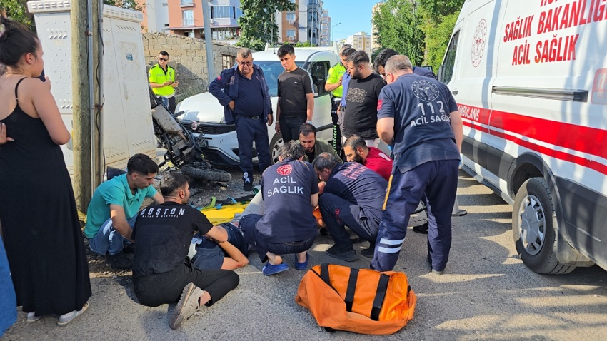 Kozan’da Trafik Kazası: Motosiklet ile Kamyonet Çarpıştı, 1 Yaralı