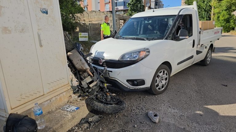 Kozan’da Trafik Kazası: Motosiklet ile Kamyonet Çarpıştı, 1 Yaralı