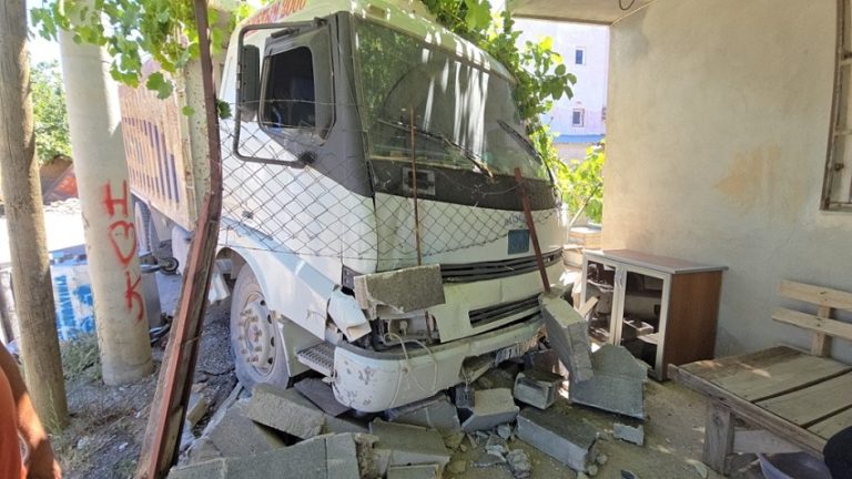 Kozanʼda Hafriyat Kamyonu Facianın Eşiğinden Döndü