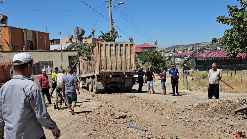 Kozanʼda Hafriyat Kamyonu Facianın Eşiğinden Döndü