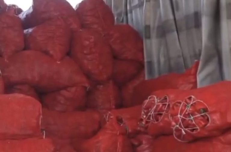 Kozan’da Sezonun İlk Salçalık Biberleri Tezgâhlarda