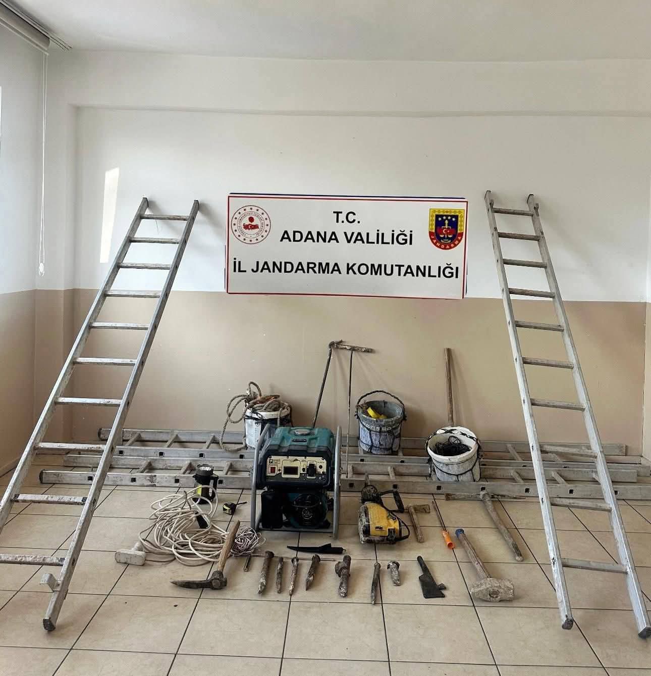 Tufanbeyli’de Kaçak Kazıya Suçüstü