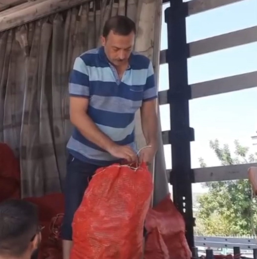 Kozan’da Sezonun İlk Salçalık Biberleri Tezgâhlarda