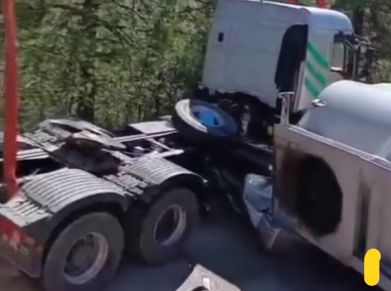 Kozan’da Orman İşletmesine Ait Su Tankeri Devrildi