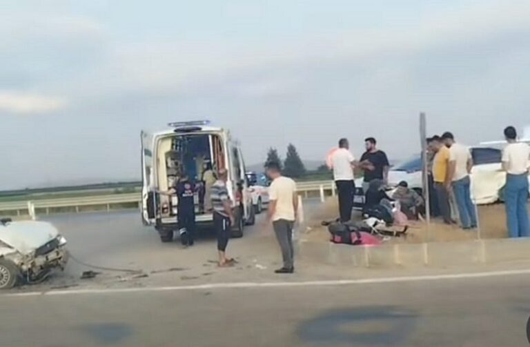 TIRMIL MEVKİNDE TRAFİK KAZASI: 1 ÇOCUK, TOPLAM 5 KİŞİ YARALANDI