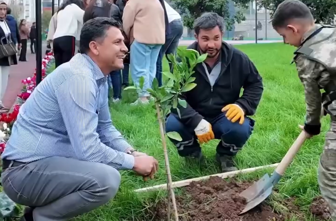 KOZAN’DA MİLLET BAHÇESİNE NARENCİYE FİDANLARI DİKİLDİ