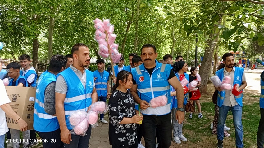 Kozan Atatürk Parkında Çocukların 23 Nisan Sevinci
