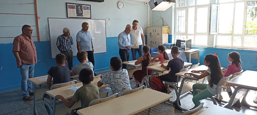 Kozan Belediyesinden Öğrencilere Karne Hediyesi