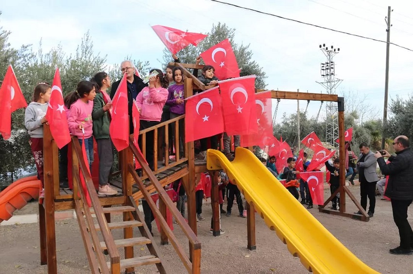 BAŞKAN ÖZGAN, İDEM VE DİKİLİ'DE PARK VE SEMT SAHALARI AÇILIŞLARI YAPTI