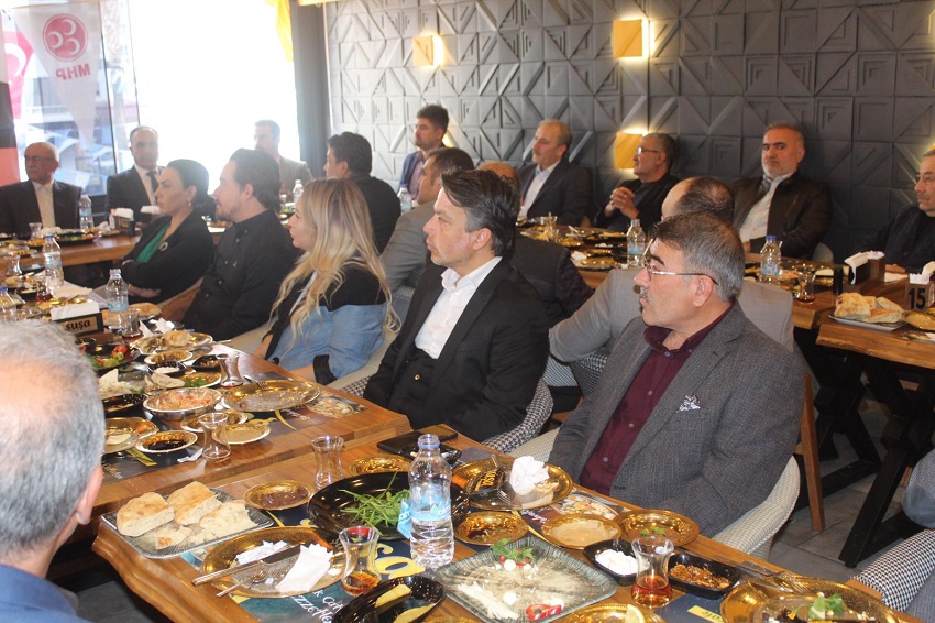 MHP Kozan İlçe Teşkilatı Kahvaltıda Bir Araya Geldi