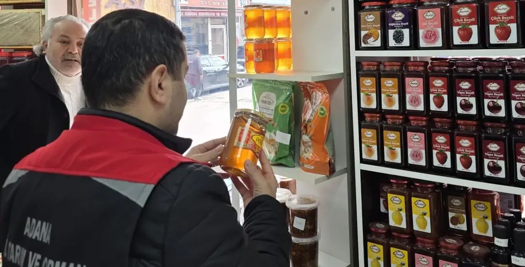 KOZAN’DA GIDA SATIŞ YERLERİ MERCEK ALTINDA