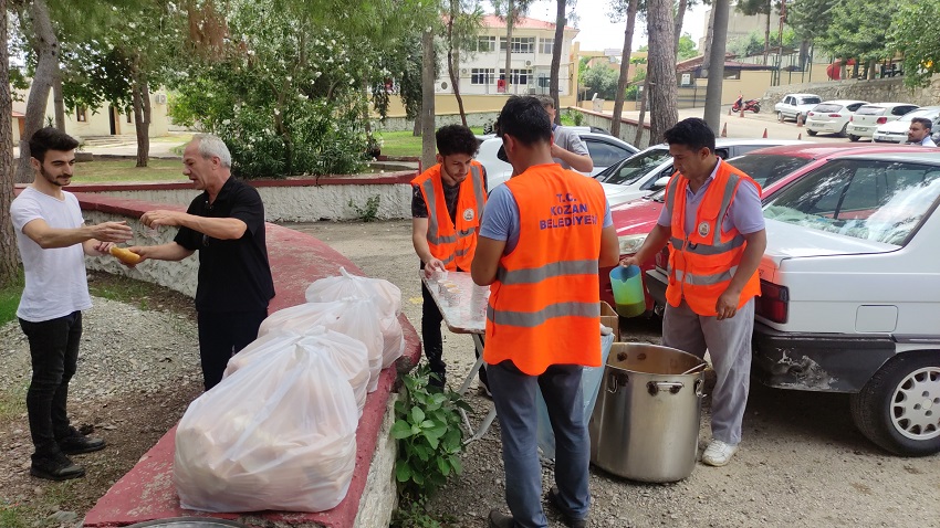 KOZAN BELEDİYESİNDEN KPPS’YE ÇALIŞAN ÖĞRENCİLERE ÇORBA İKRAMI