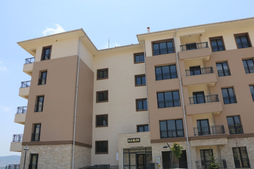 Kozan'da Yangından Zarar Gören Ailelere Toki Kurası Çekildi