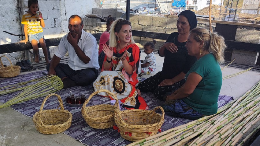 BAHAR KAPIDA, KOZAN'DA KAPILARI ÇALIYOR