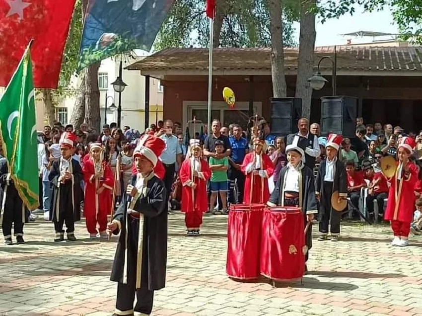 Kozan'da 23 Nisan Coşkusu
