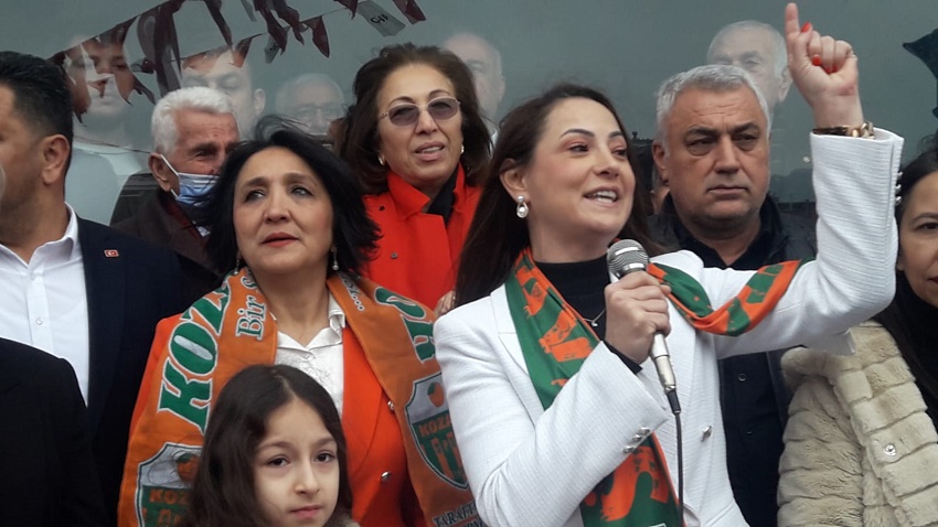 Kozan'ın İlk Kadın Belediye Başkan Adayı Halkla Buluştu