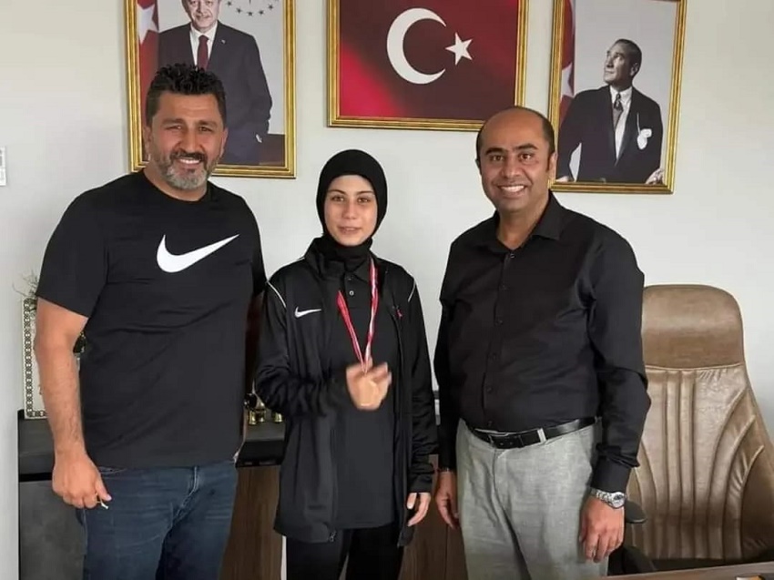 Kozan OSB Müdürü Aydın Azra Nur Çetin ve Fatih Öztürk'ü Ödüllendirdi