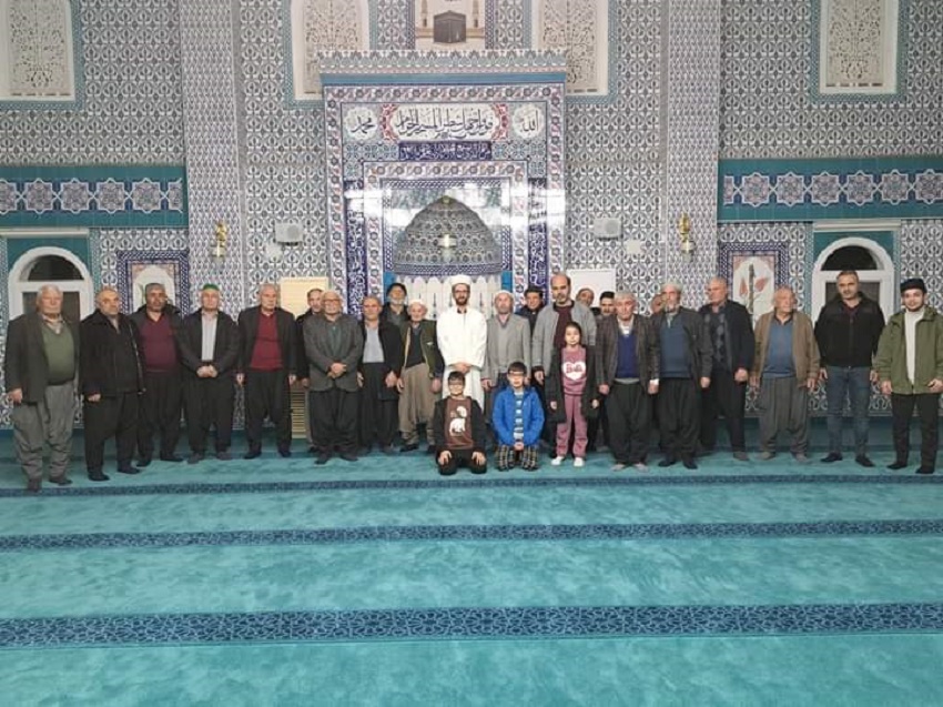 CUMA GECELERİ AİLECEK CAMİDEYİZ PROGRAMI