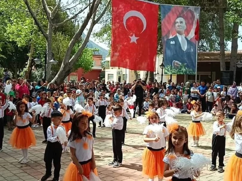 Kozan'da 23 Nisan Coşkusu